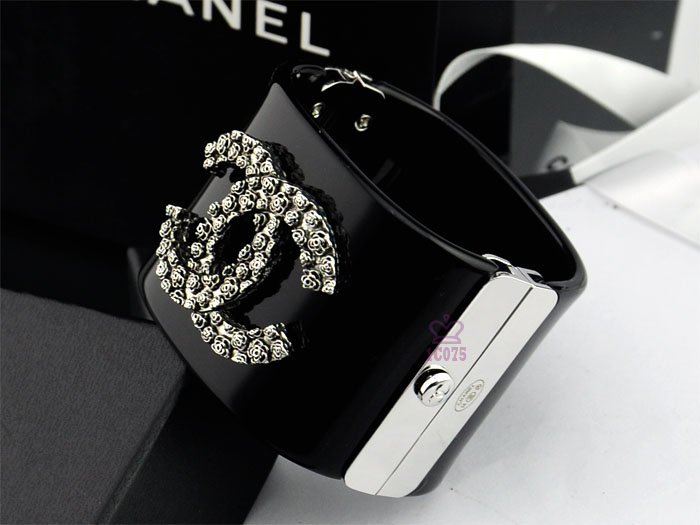 Bracciale Chanel Modello 692 - Clicca l'immagine per chiudere